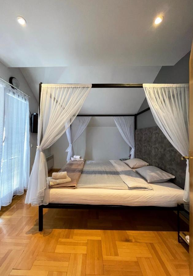 Town Hostel Peje Dış mekan fotoğraf
