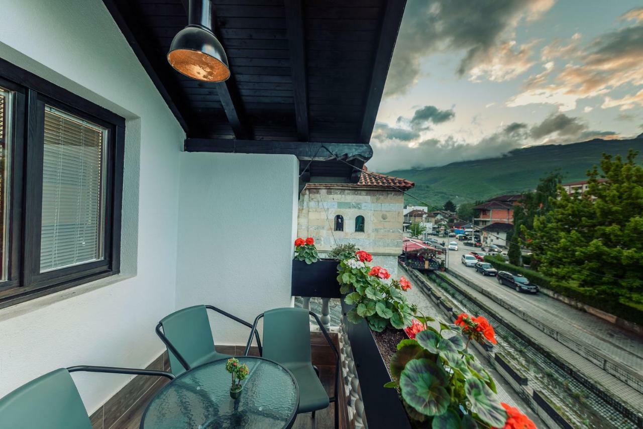 Town Hostel Peje Dış mekan fotoğraf