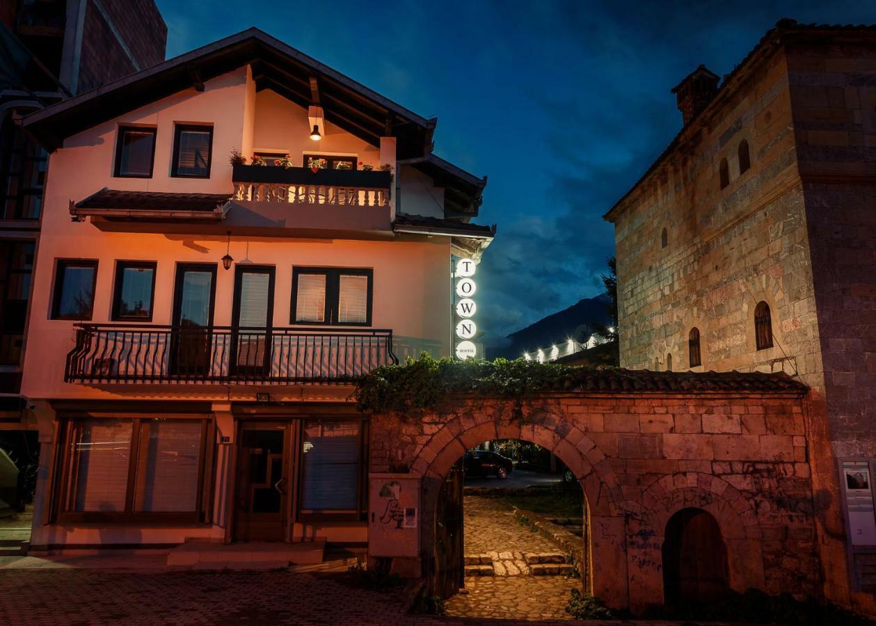 Town Hostel Peje Dış mekan fotoğraf