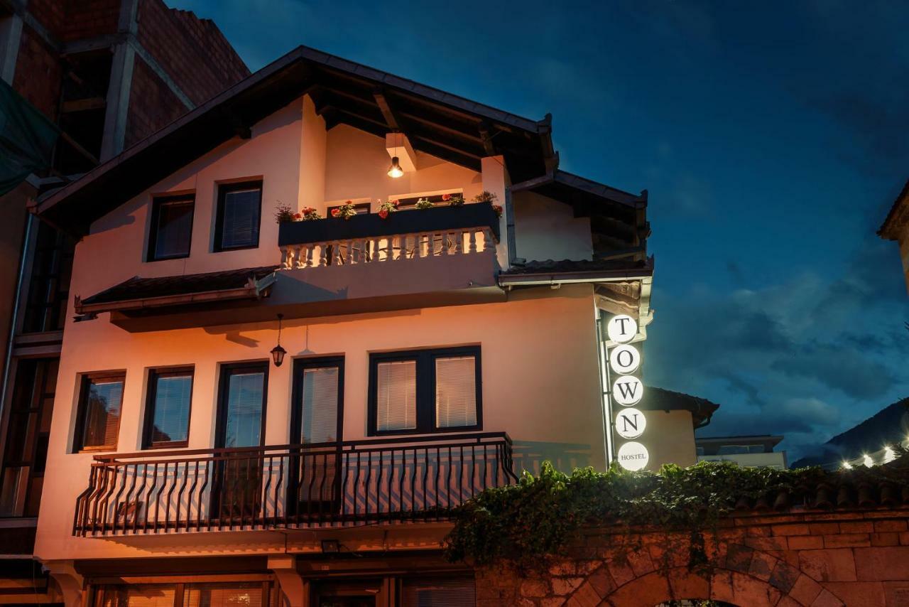 Town Hostel Peje Dış mekan fotoğraf